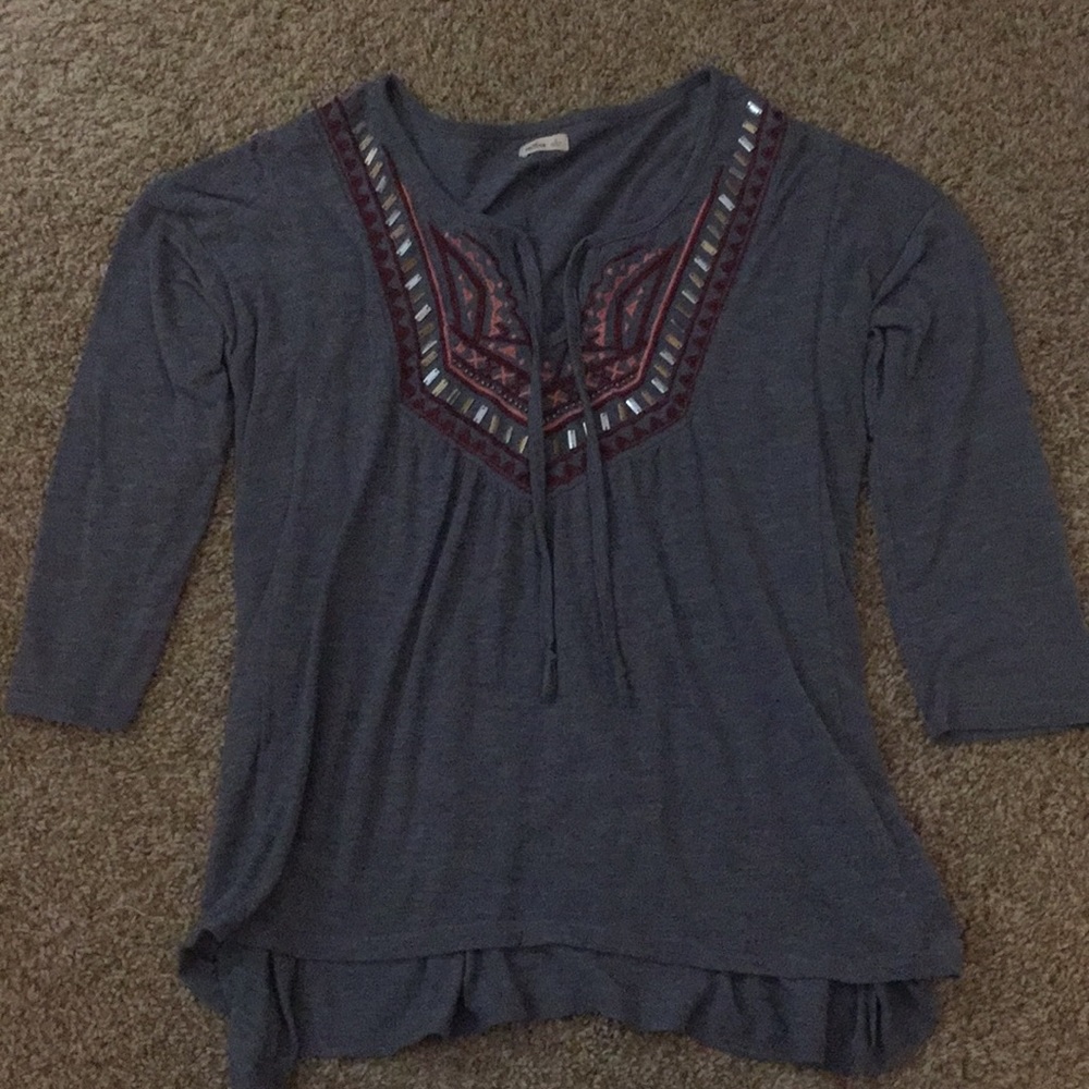 Hollister Mid-Sleeve Gray Shirt With Design